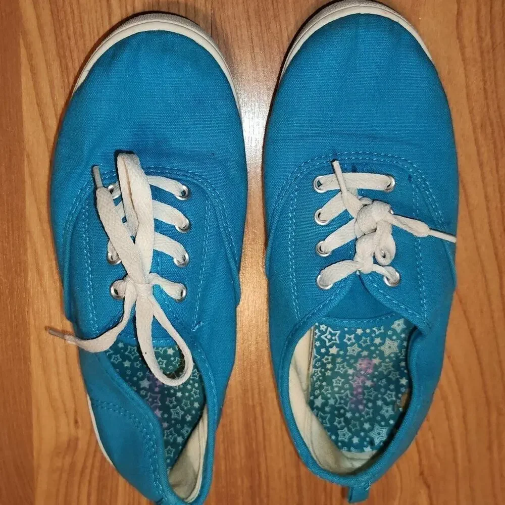 Sneakers Boys Girls Blue Canvas Low Shoes sz 5 Fair